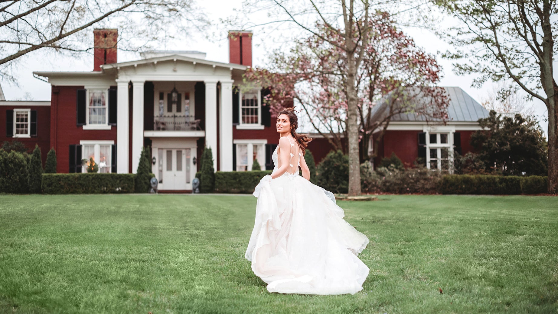 Bride in front of Arcadia Manor House background image